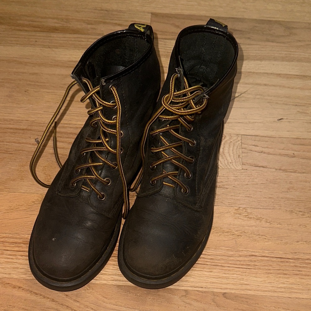 USED DR MARTENS